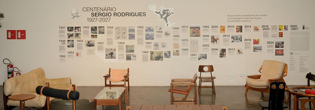 Nesta edição de 2025 da SP ARTE, O Instituto Sergio Rodrigues instaura um espaço desenhado e voltado ao percurso comemorativo do Centenário do arquiteto-designer.  Imagem: Isabela Leles